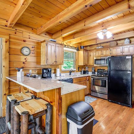 Pigeon Forge Cabin Premier Location And Hot Tub Exterior photo