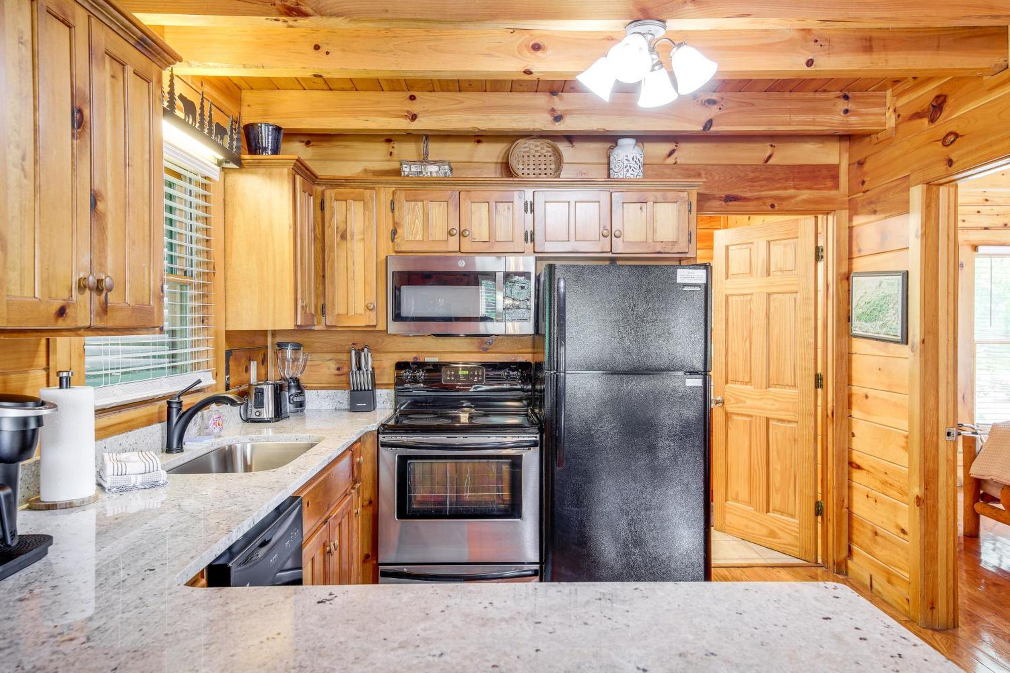 Pigeon Forge Cabin Premier Location And Hot Tub Exterior photo