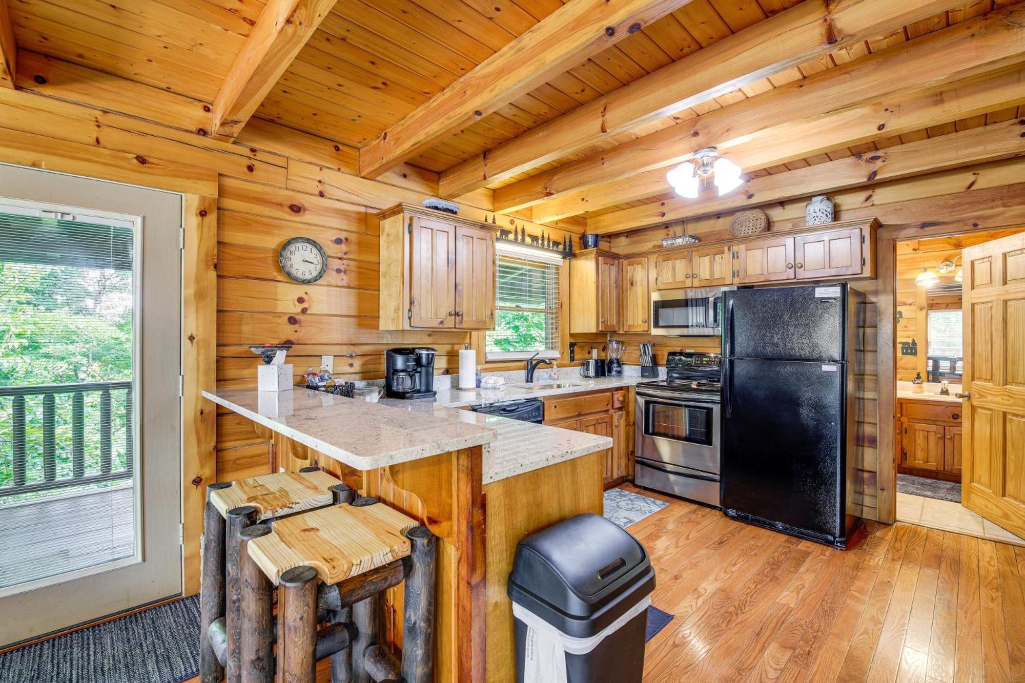 Pigeon Forge Cabin Premier Location And Hot Tub Exterior photo