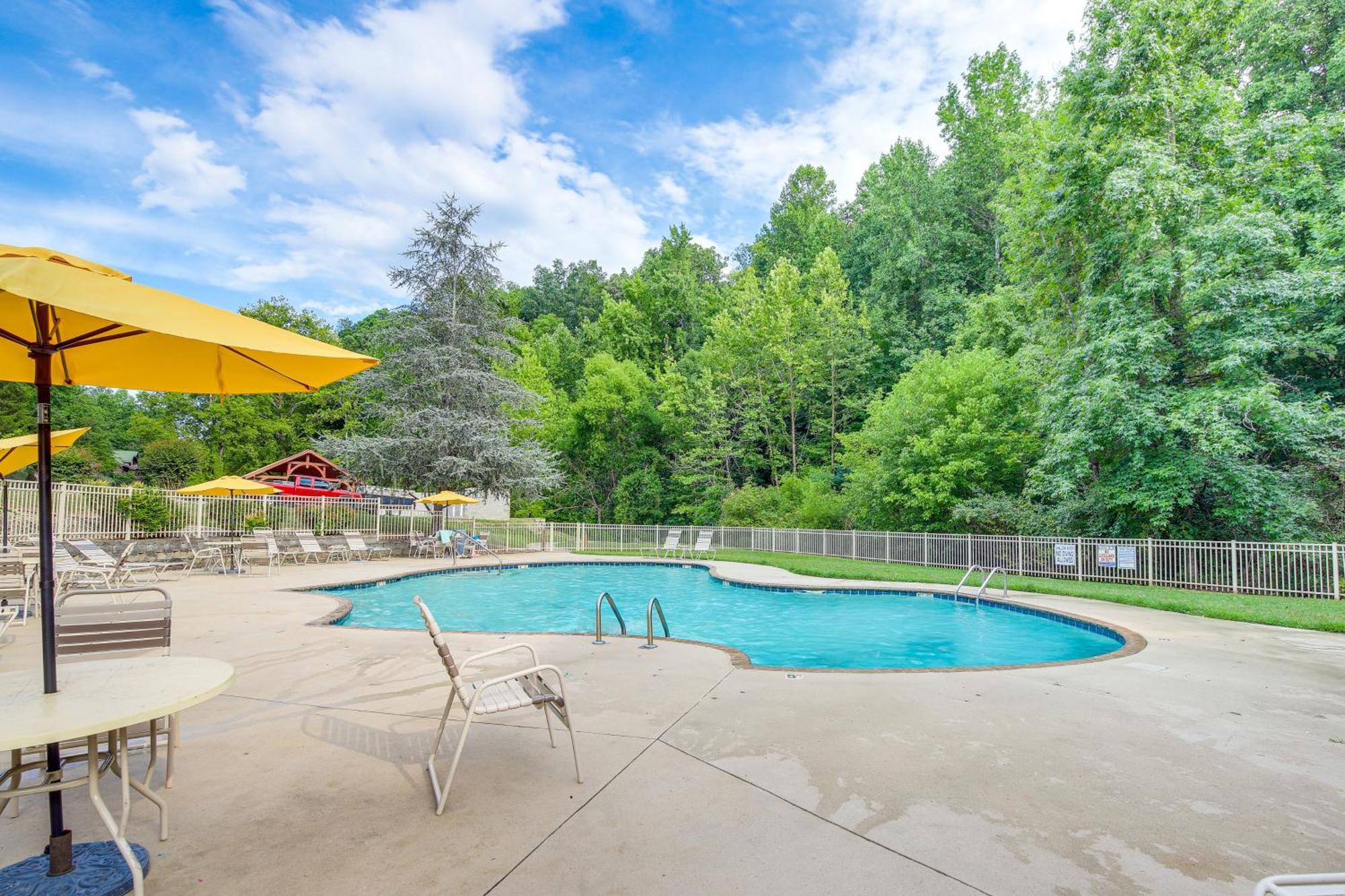 Pigeon Forge Cabin Premier Location And Hot Tub Exterior photo