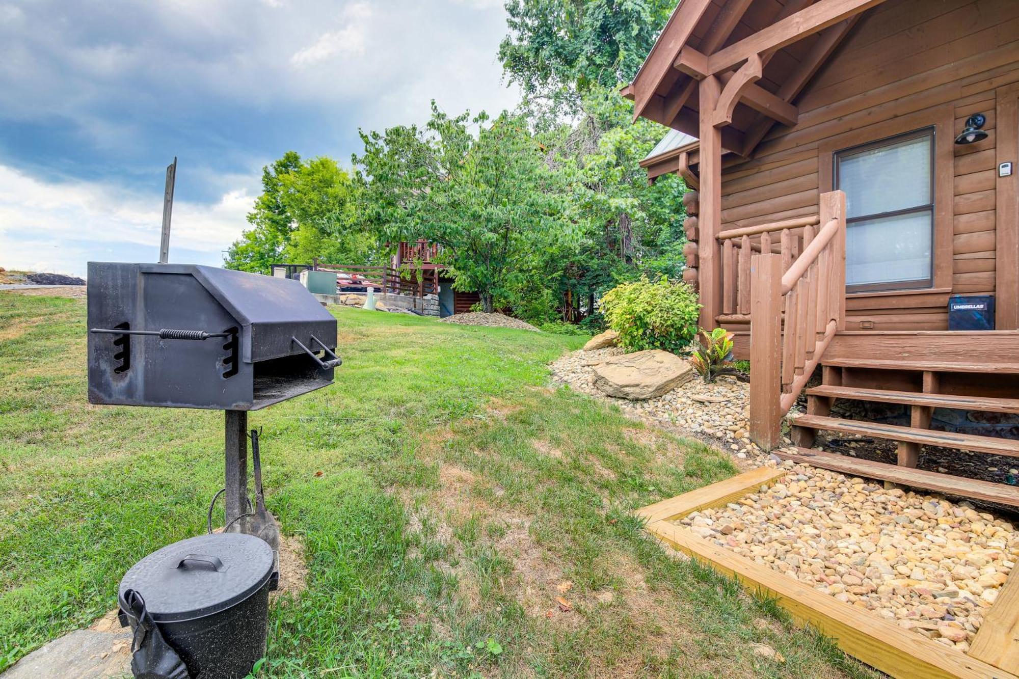 Pigeon Forge Cabin Premier Location And Hot Tub Exterior photo