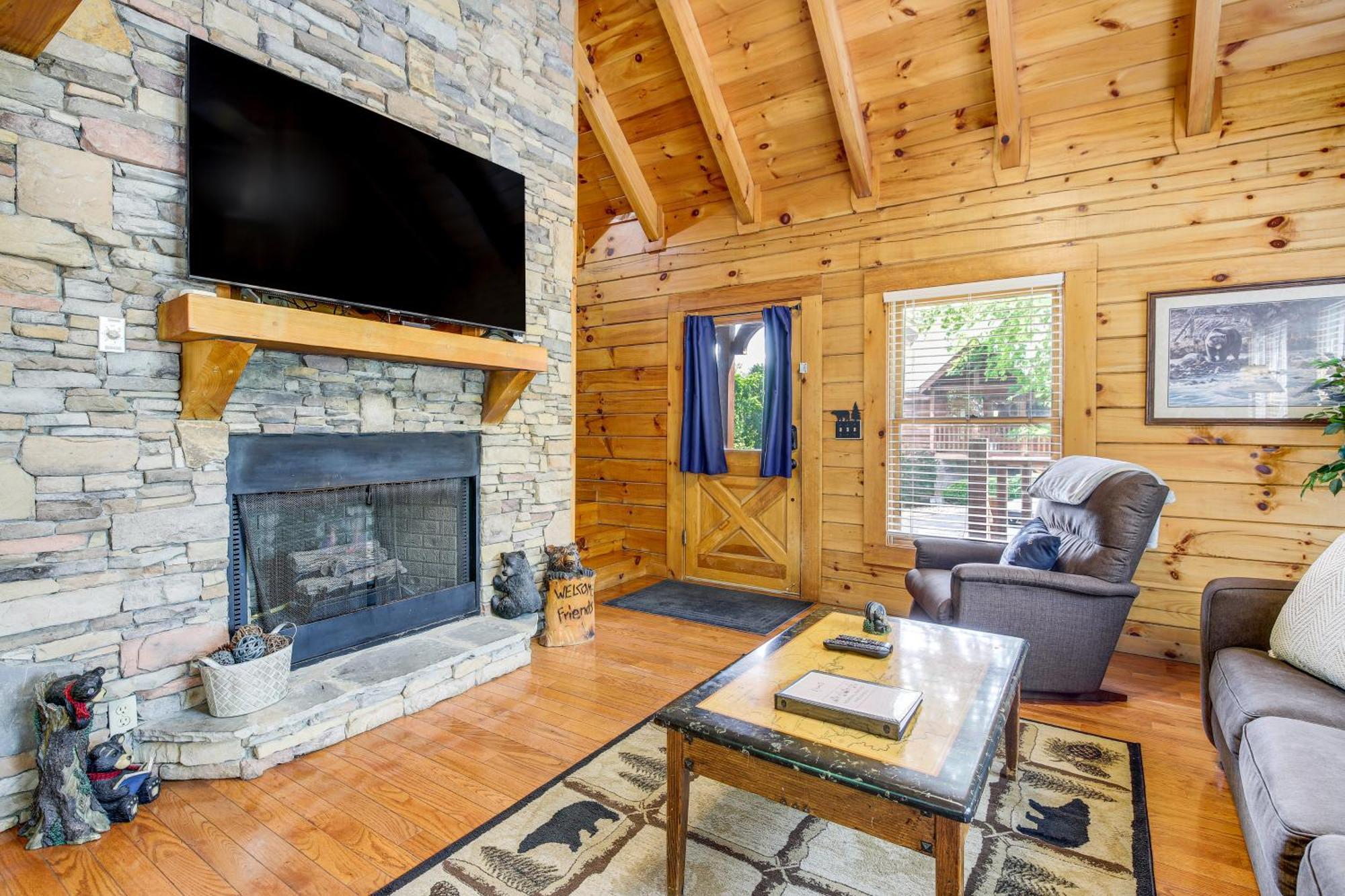 Pigeon Forge Cabin Premier Location And Hot Tub Exterior photo