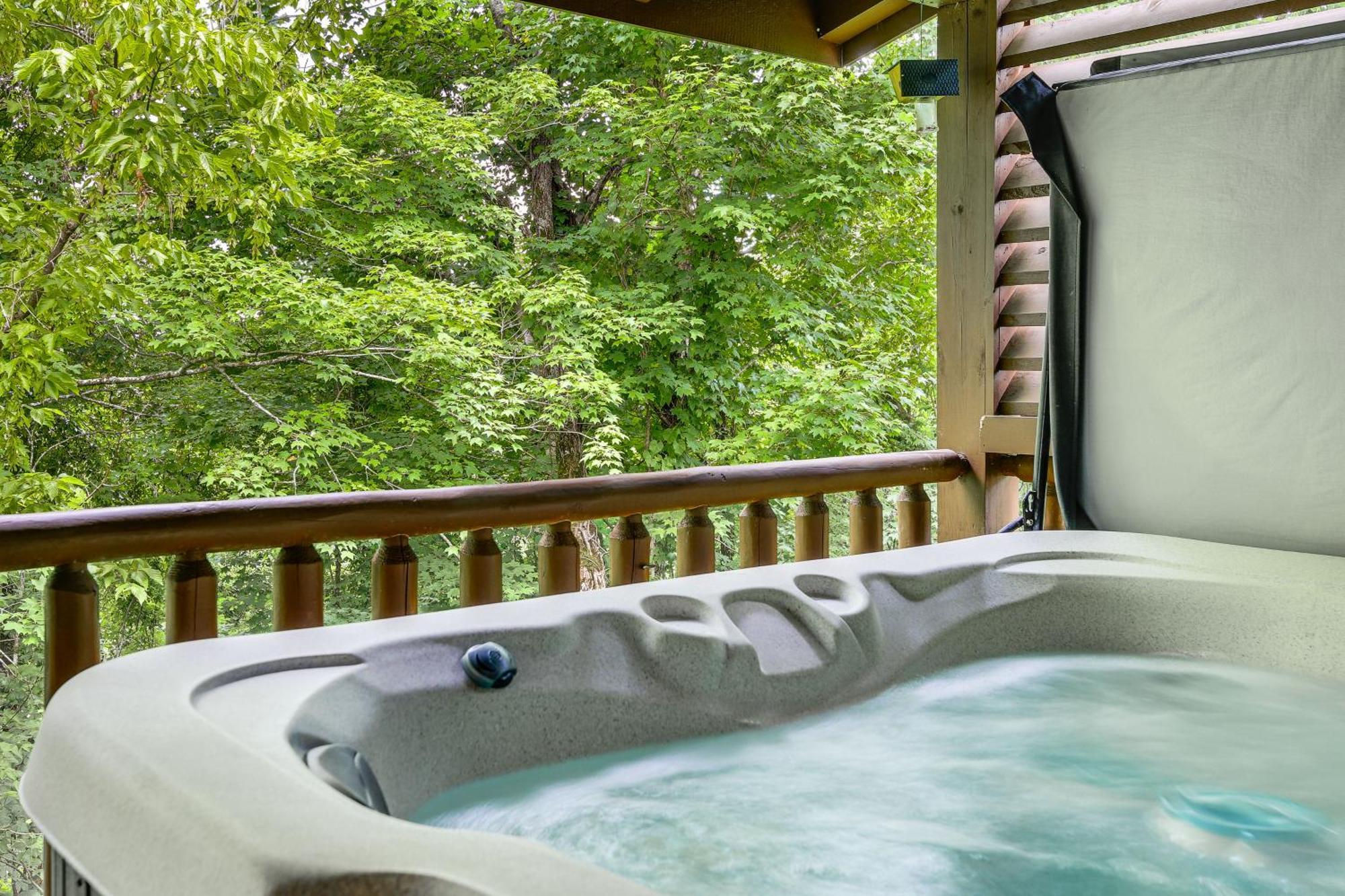 Pigeon Forge Cabin Premier Location And Hot Tub Exterior photo