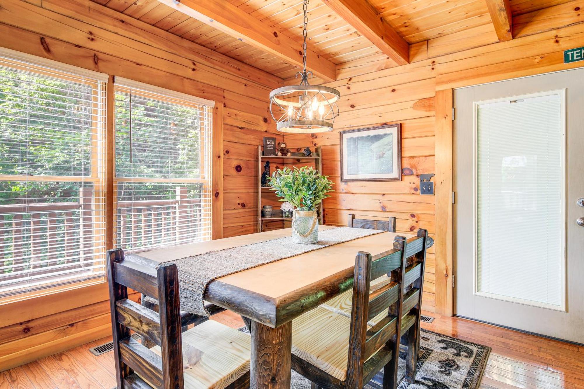 Pigeon Forge Cabin Premier Location And Hot Tub Exterior photo